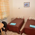 Oti Konukevi *