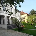 Oti *